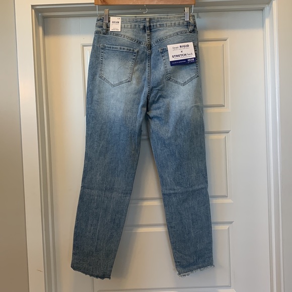 NWT YMI Distressed Dream Jeans - Picture 4 of 6